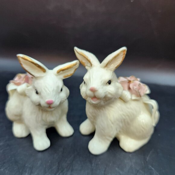 Vintage Bunny Rabbit Salt & Pepper Shakers Porcelain Set - Picture 1 of 8